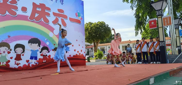 “展风采 庆六一”|海口黄冈金盘高级中学初中小学部庆六一活动暨新少先队员入队仪式