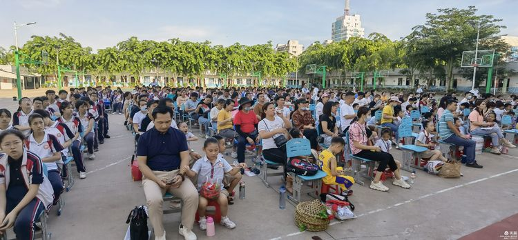 “展风采 庆六一”|海口黄冈金盘高级中学初中小学部庆六一活动暨新少先队员入队仪式