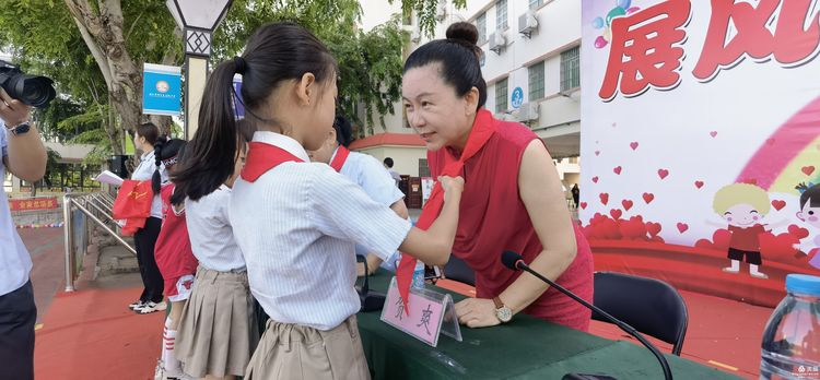 “展风采 庆六一”|海口黄冈金盘高级中学初中小学部庆六一活动暨新少先队员入队仪式