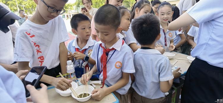 “展风采 庆六一”|海口黄冈金盘高级中学初中小学部庆六一活动暨新少先队员入队仪式