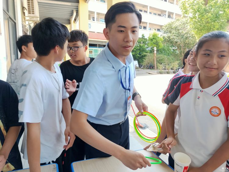 “展风采 庆六一”|海口黄冈金盘高级中学初中小学部庆六一活动暨新少先队员入队仪式